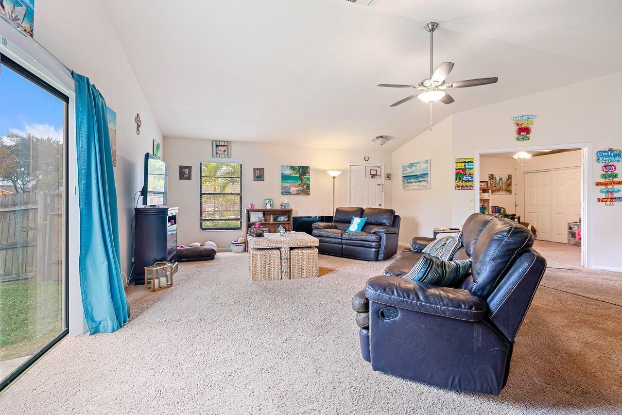 6030 Wolfe Street Jupiter, FL 33458 - Photo 2 of 11 Living Room