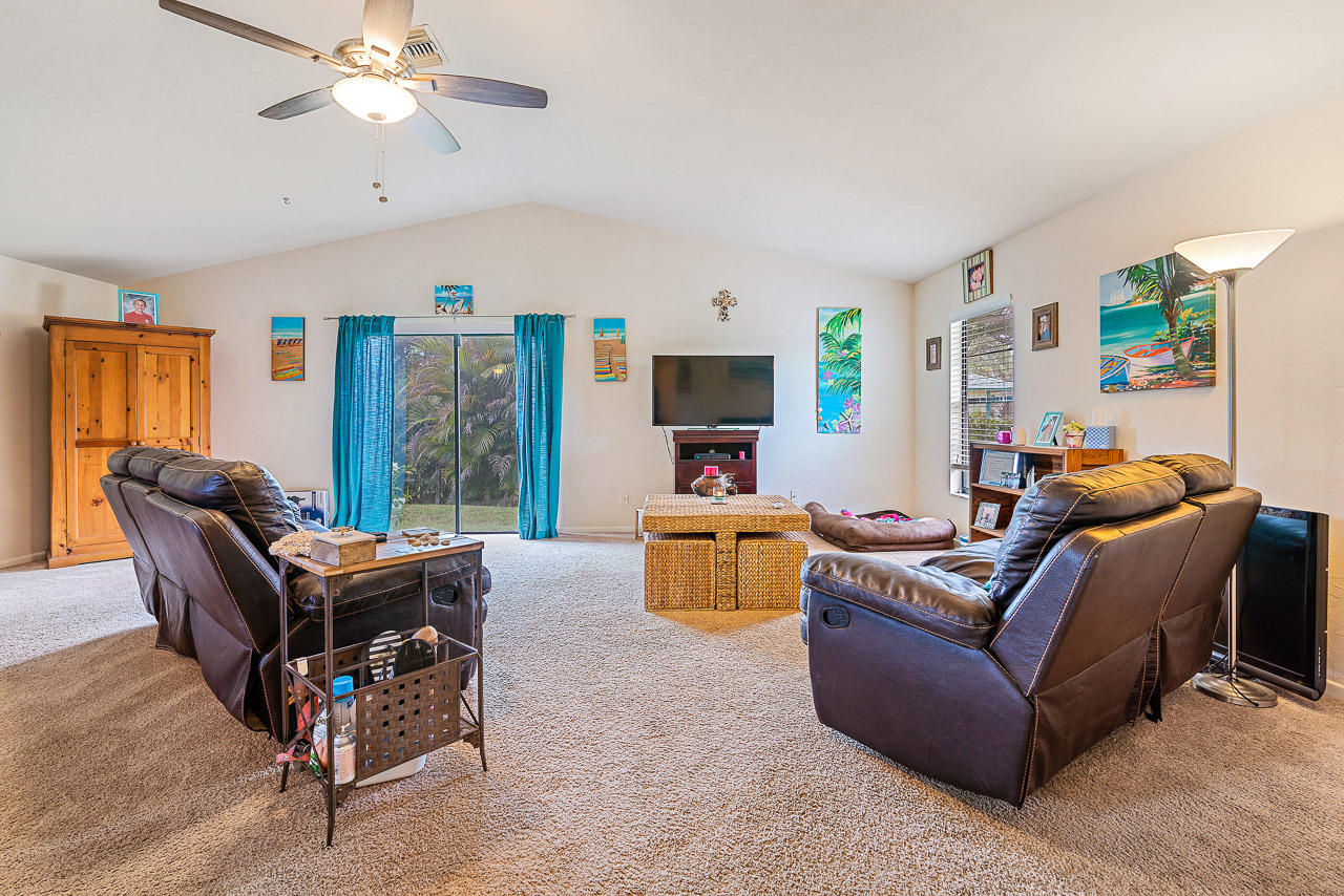 6030 Wolfe Street Jupiter, FL 33458 - Photo 3 of 11 Living Room