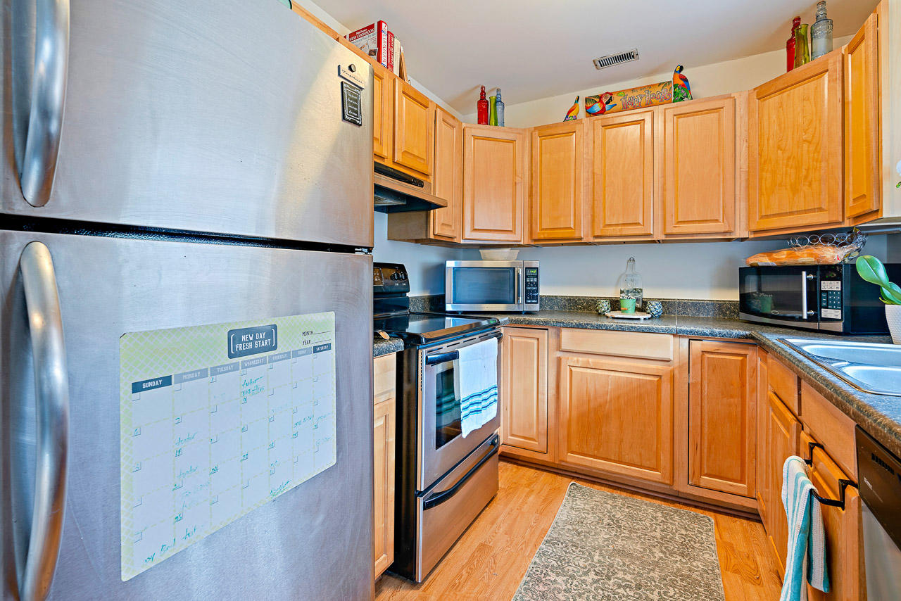 6030 Wolfe Street Jupiter, FL 33458 - Photo 4 of 11 Kitchen