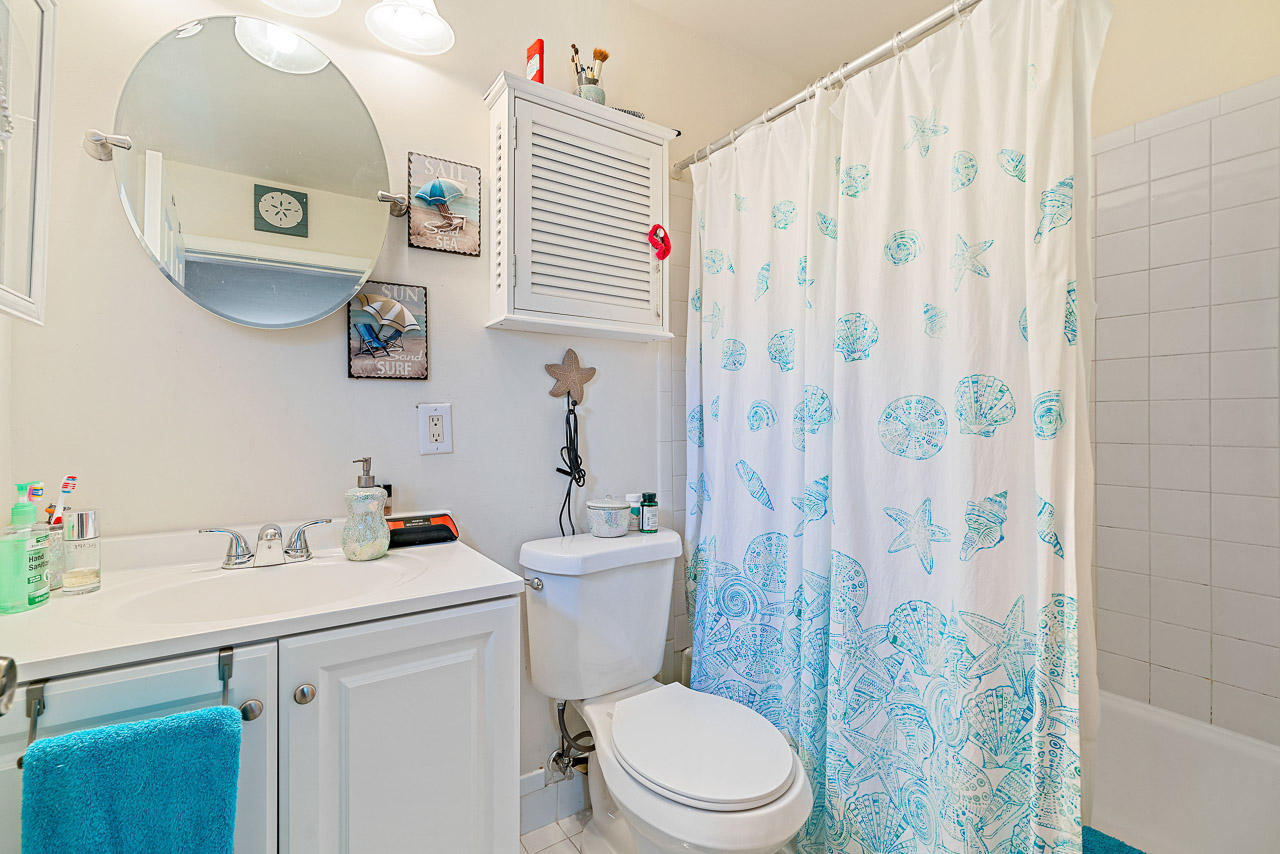 6030 Wolfe Street Jupiter, FL 33458 - Photo 8 of 11 Master Bath