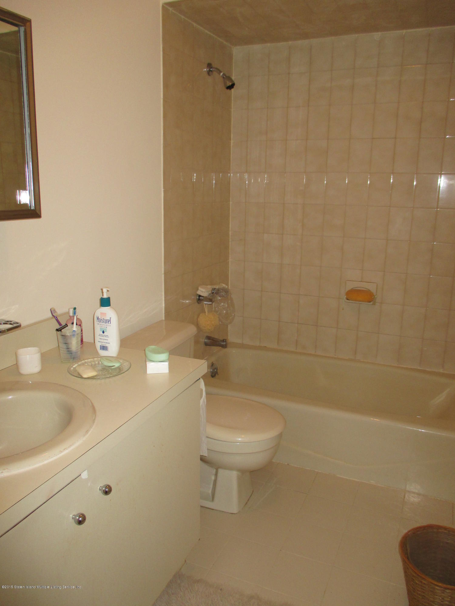 83 Narrows Road North, Unit 2D Staten Island, NY 10305 - Photo 13 of 16 bathrm