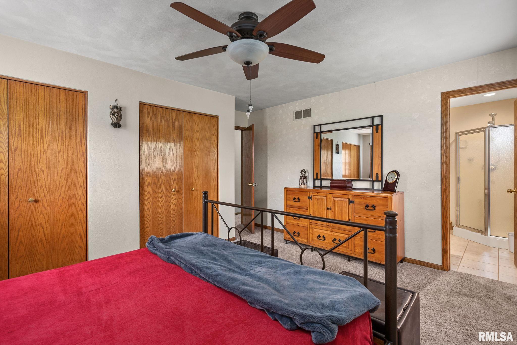 17211 Cedar Road East Moline, IL 61244 - Photo 13 of 31 Gallery Image 13
