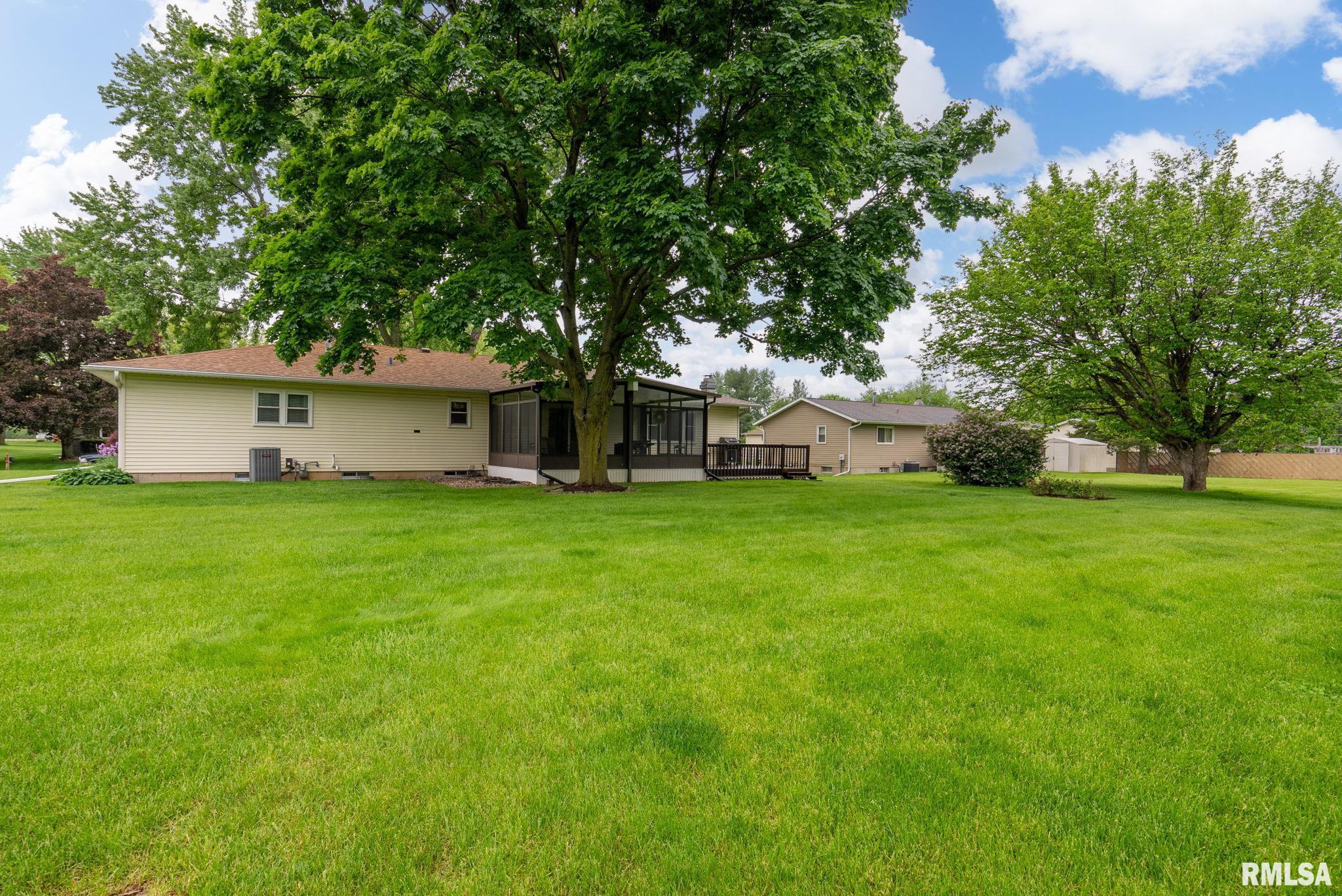 17211 Cedar Road East Moline, IL 61244 - Photo 30 of 31 Gallery Image 30
