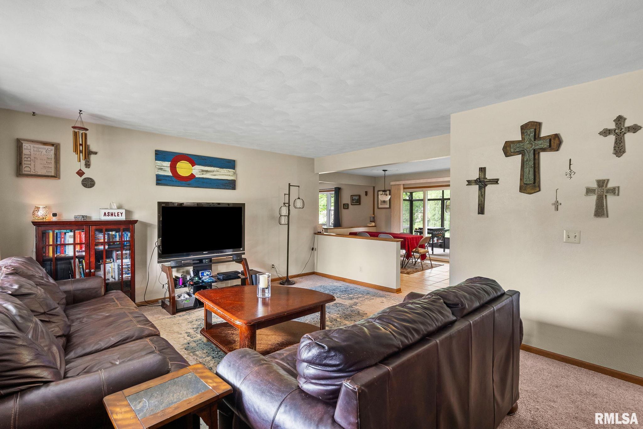 17211 Cedar Road East Moline, IL 61244 - Photo 3 of 31 Gallery Image 3
