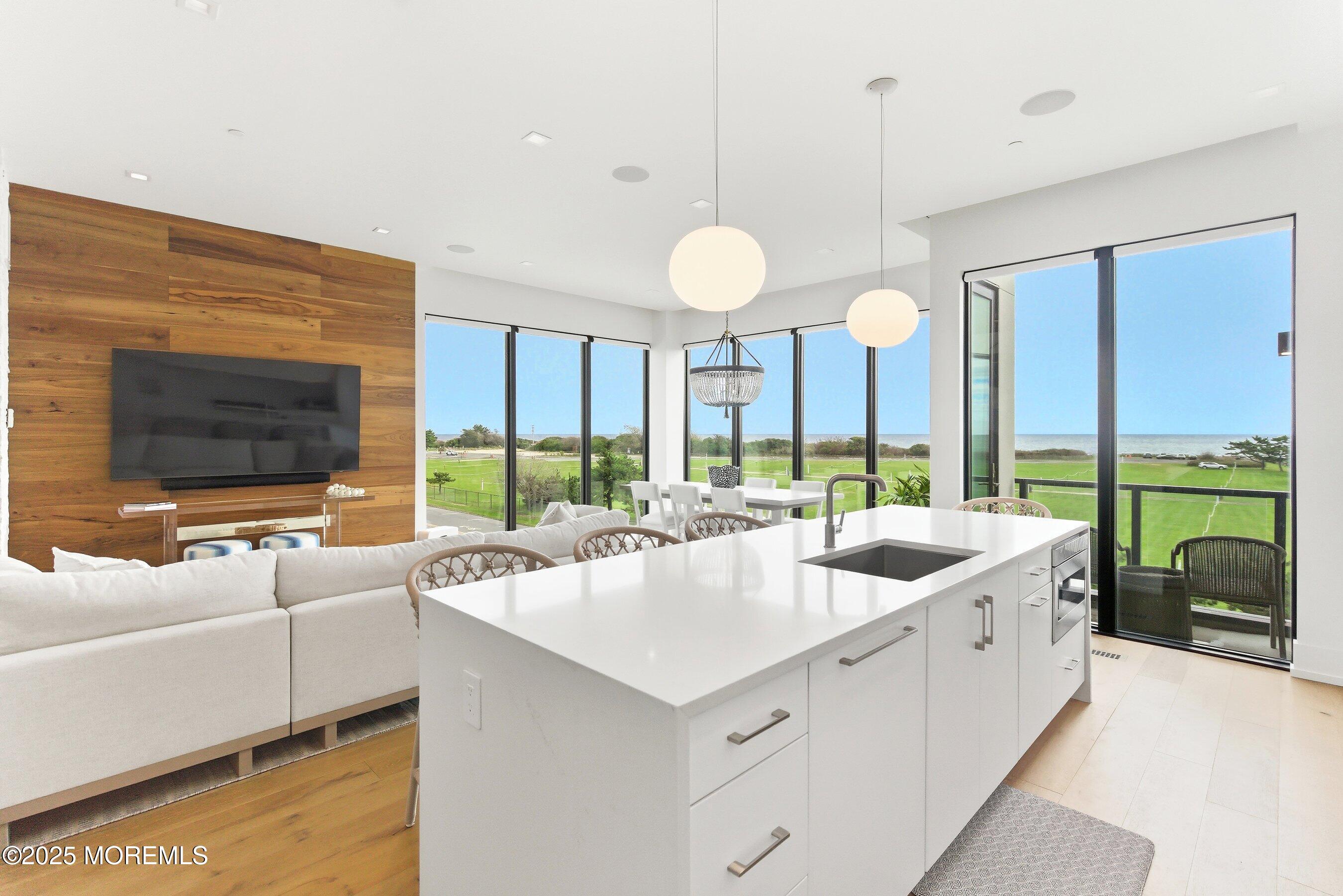 1 Living and Kitchen