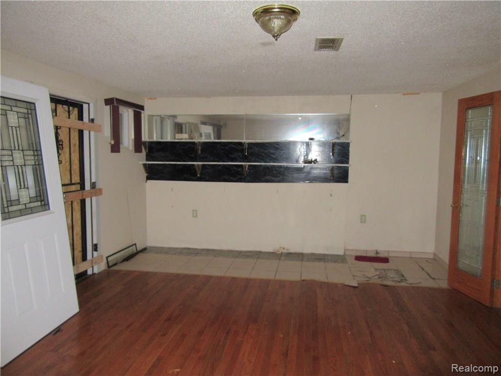 3586 Spring Hill Avenue Inkster, MI 48141 - Photo 7 of 20 018.JPG