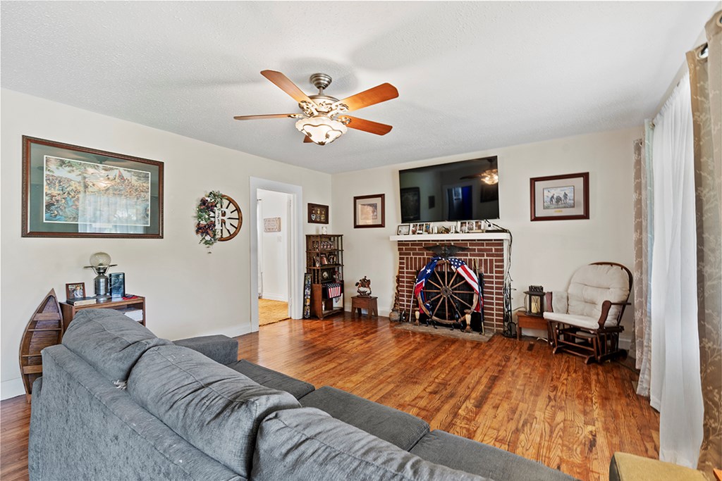 27 State Rd S-24-111 Ware Shoals, SC 29692 - Photo 3 of 19 Gallery Image 3