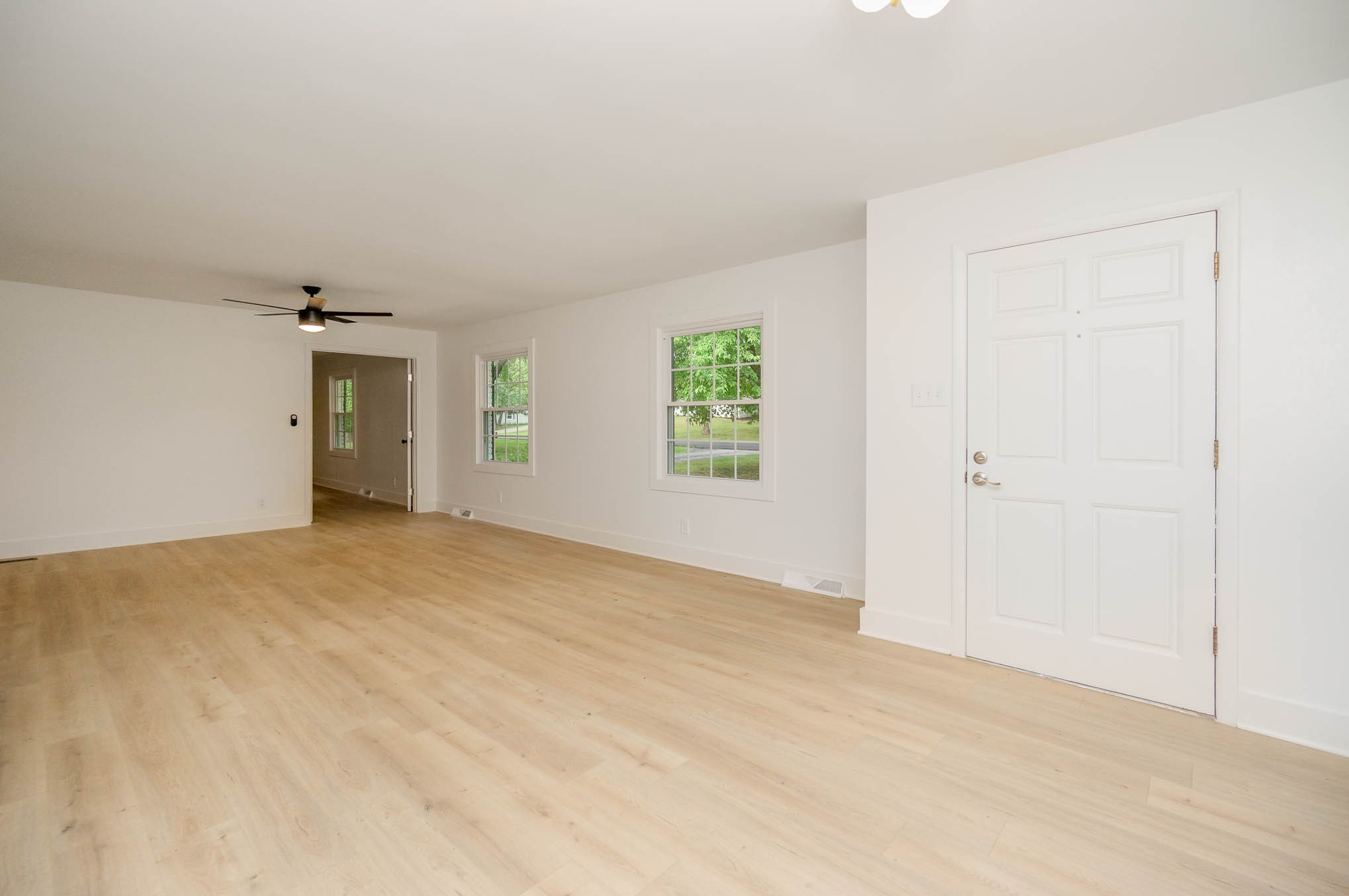 1401 Manor Road Columbia, TN 38401 - Photo 13 of 35 an empty room with windows and closet