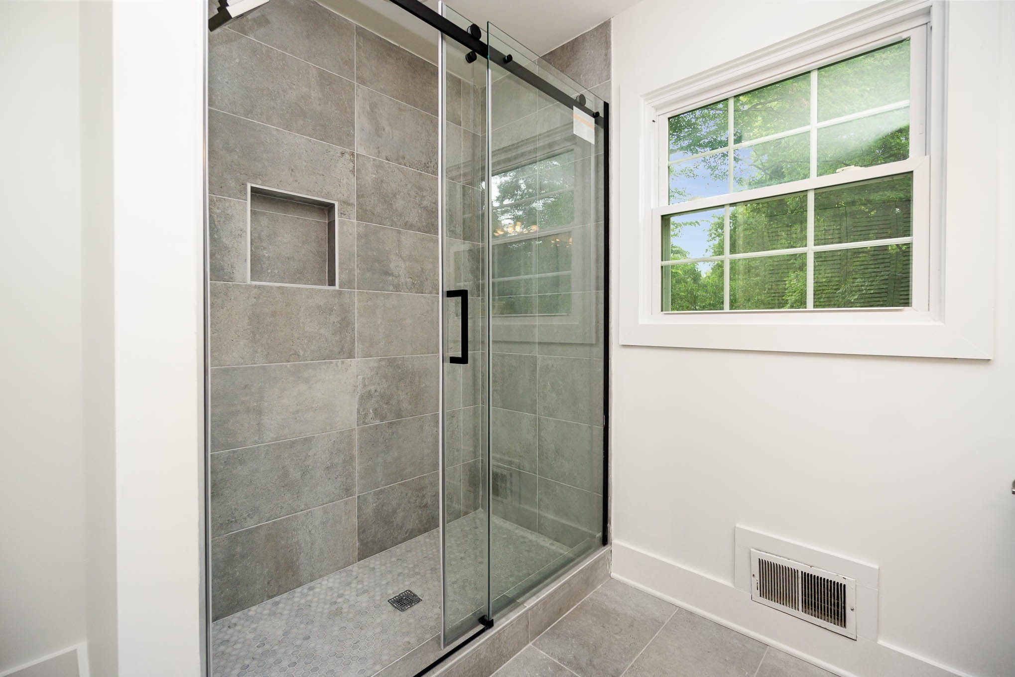 1401 Manor Road Columbia, TN 38401 - Photo 18 of 35 a bathroom with a shower