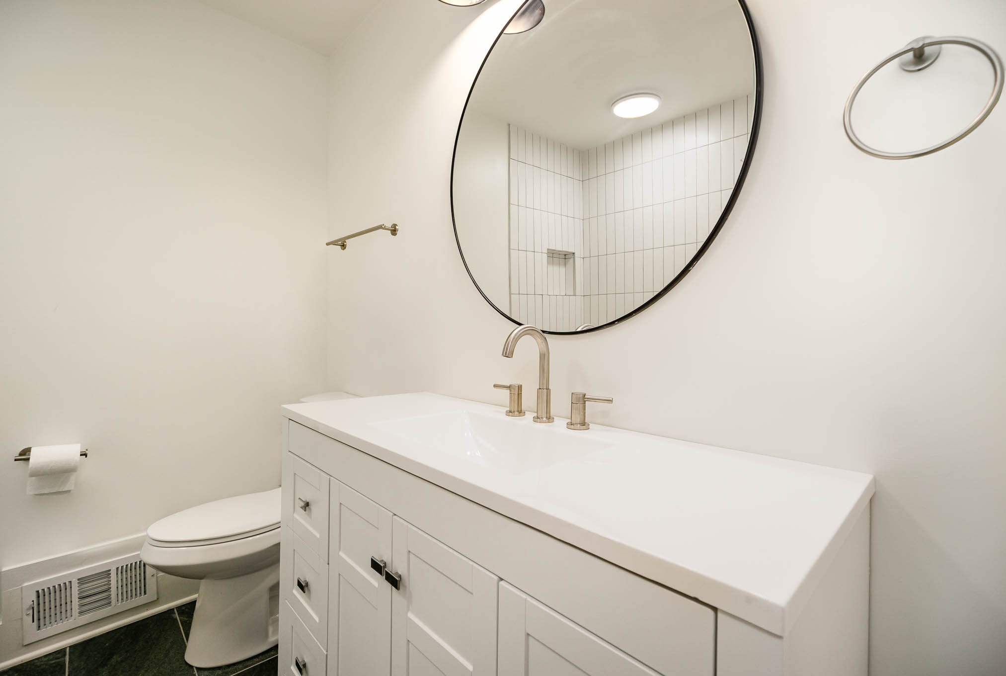 1401 Manor Road Columbia, TN 38401 - Photo 22 of 35 a bathroom with a sink a toilet and a mirror