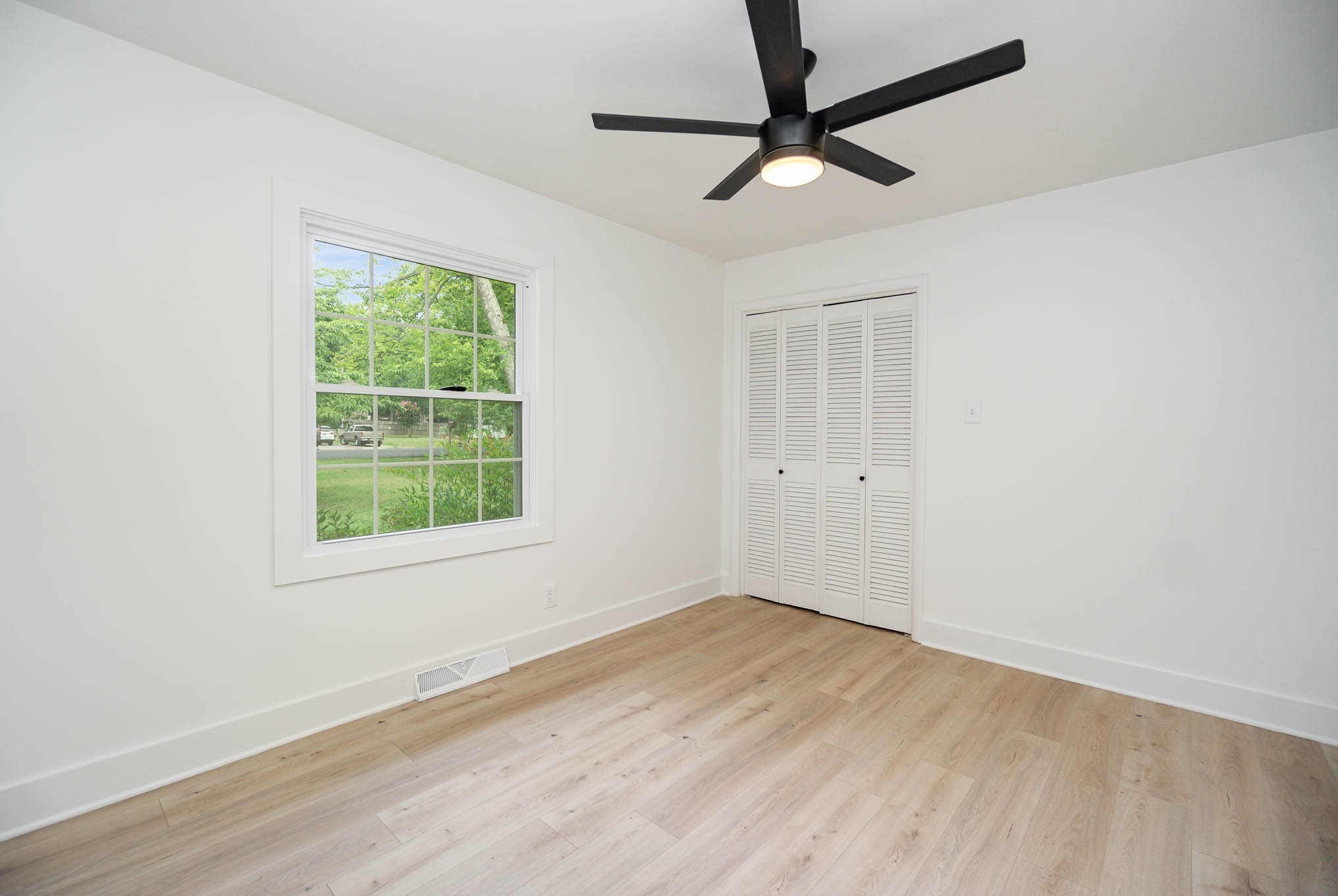 1401 Manor Road Columbia, TN 38401 - Photo 23 of 35 an empty room with a window and a fan