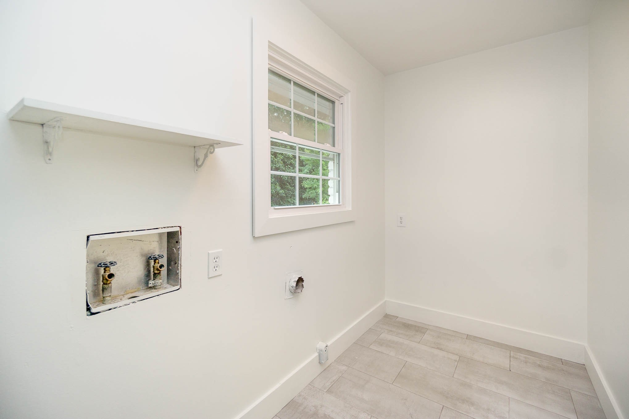 1401 Manor Road Columbia, TN 38401 - Photo 29 of 35 a view of room with window