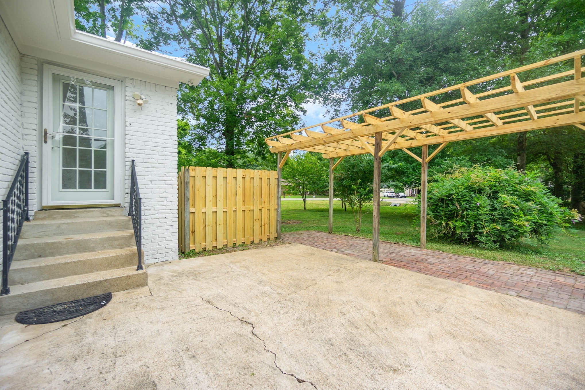1401 Manor Road Columbia, TN 38401 - Photo 30 of 35 a view of a backyard with a small cabin