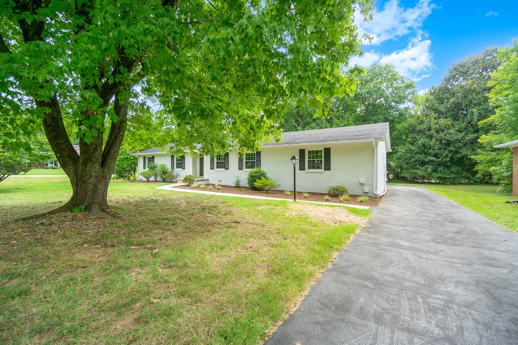 1401 Manor Road Columbia, TN 38401 - Photo 33 of 35 a view of a house with pool and a yard