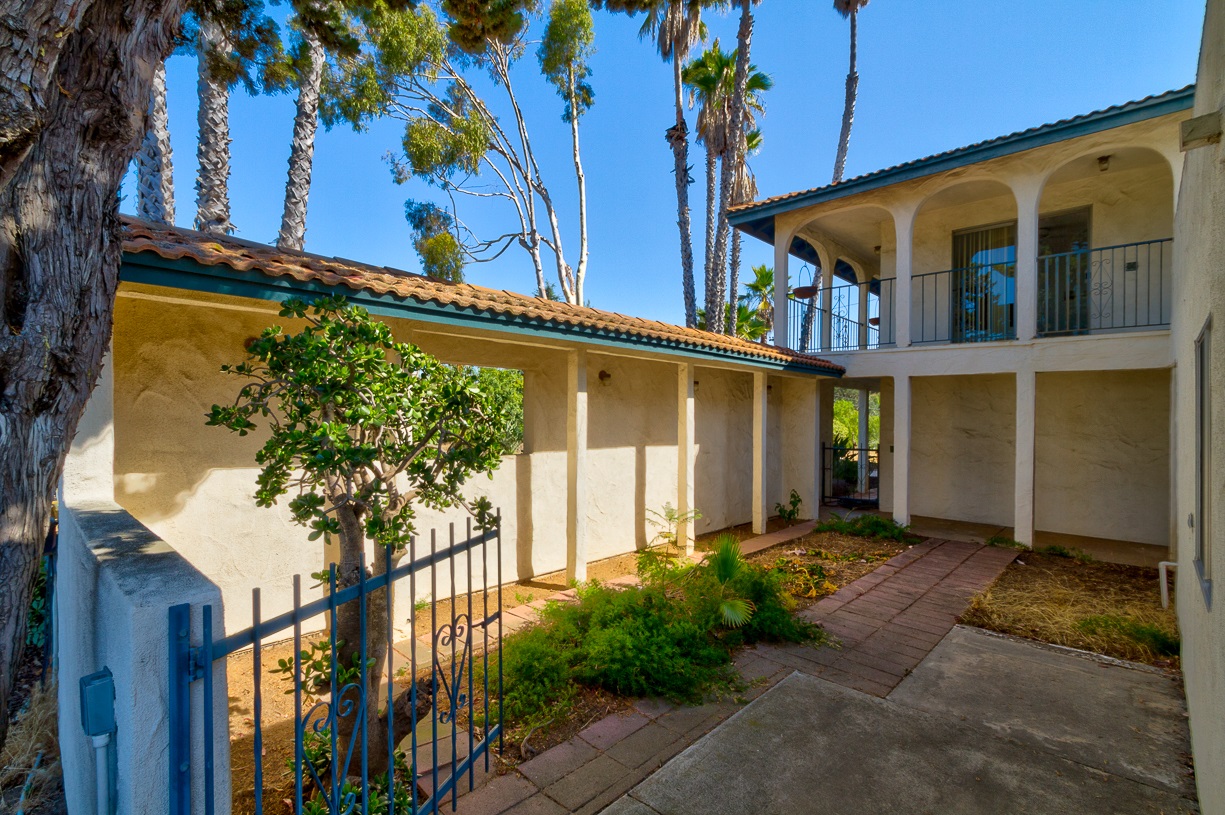 1961 Elevado Road Vista, CA 92084 - Photo 10 of 25