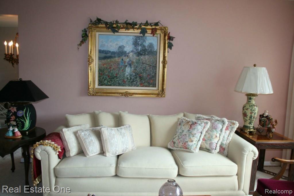 2545 Worcester Road West Bloomfield, MI 48323 - Photo 7 of 37 IMG_1070.jpg