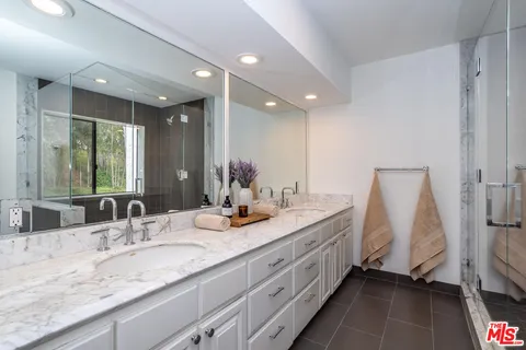 $1,200,000 | 11601 Montana Avenue, Unit PH7, Los Angeles, CA 90049