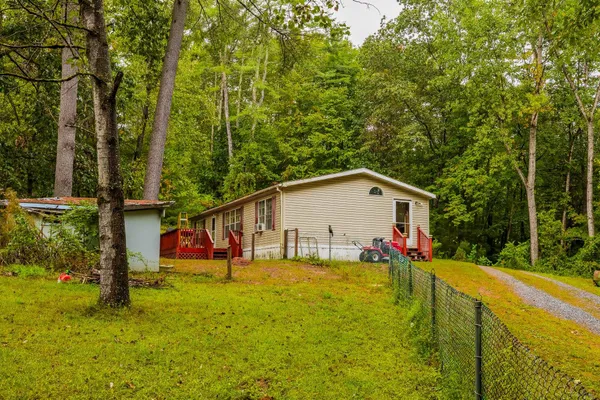 $495,000 | 190-194 Cemetery Road, Arlington, VT 05250