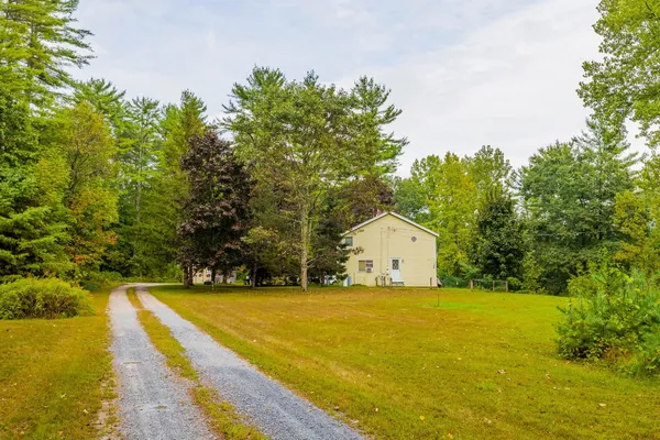 $495,000 | 190-194 Cemetery Road, Arlington, VT 05250