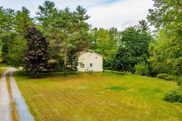 $495,000 | 190-194 Cemetery Road, Arlington, VT 05250