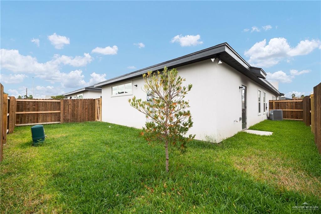 3501 Mary Lane, Unit 4 Weslaco, TX 78599 - Photo 10 of 10 a house view with garden space
