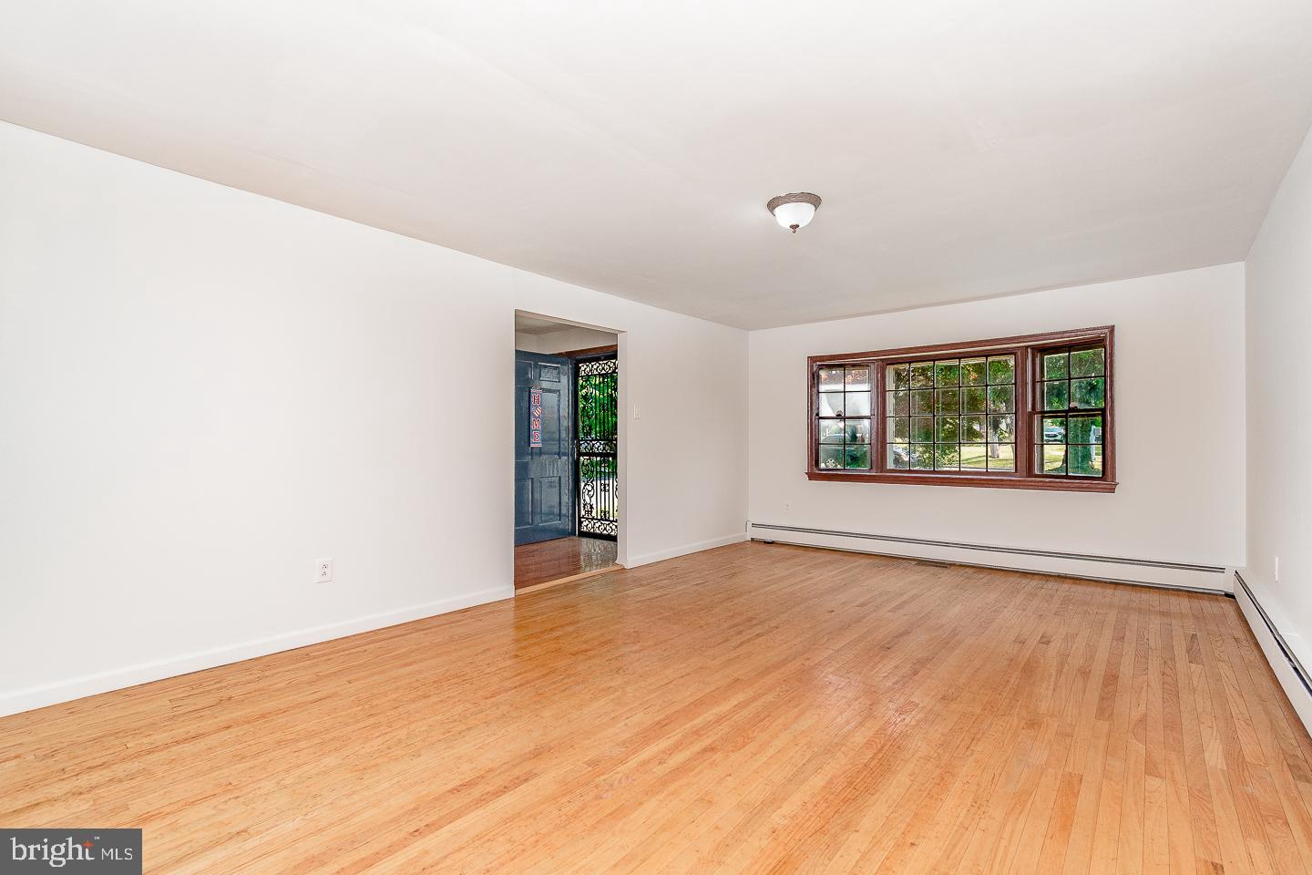 1901 Byberry Road Bensalem, PA 19020 - Photo 12 of 56 Living Room