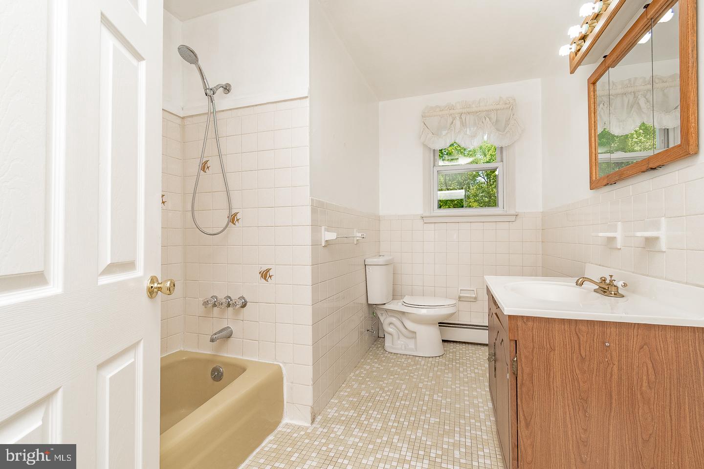 1901 Byberry Road Bensalem, PA 19020 - Photo 46 of 56 Full Guest Bathroom