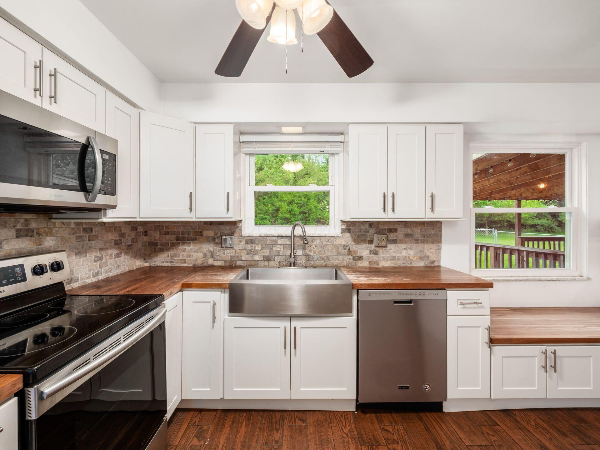 13400 Trenton Road Galena, OH 43021 - Photo 15 of 44 Kitchen with Stainless Farnhouse Sink