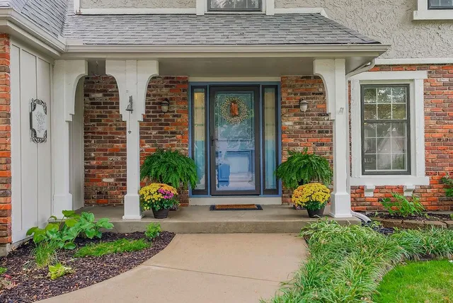 $450,000 | 9834 West 101st Terrace, Overland Park, KS 66212