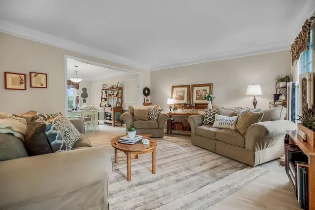 $450,000 | 9834 West 101st Terrace, Overland Park, KS 66212