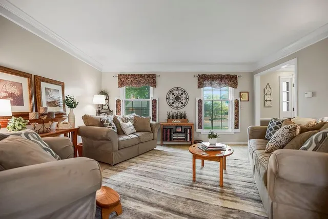 $450,000 | 9834 West 101st Terrace, Overland Park, KS 66212