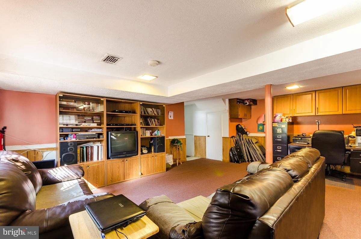 3109 Donna Road Baltimore, MD 21207 - Photo 13 of 29 Family Room