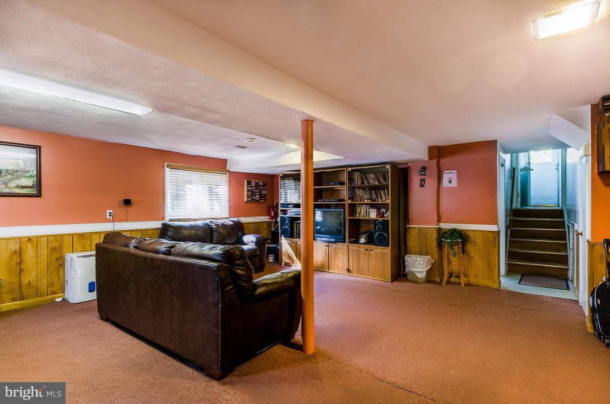 3109 Donna Road Baltimore, MD 21207 - Photo 15 of 29 Family Room