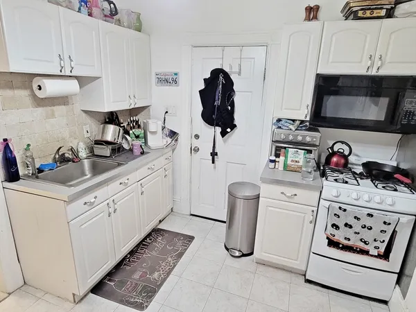 $2,000 | 14 Montfern Avenue, Unit 1L, Boston, MA 02135