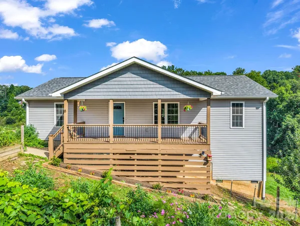 $400,000 | 18 Old Chapman Place, Leicester, NC 28748