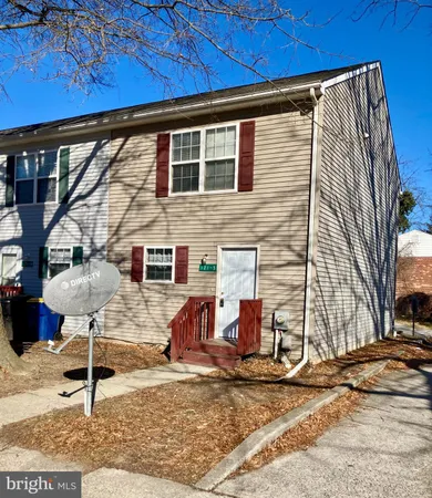 a view of a dinning table and chairs in the patio