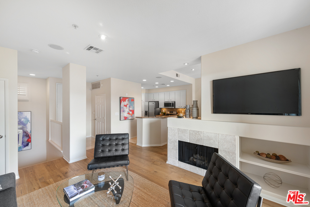 12963 West Runway Road, Unit 405 Playa Vista, CA 90094 - Photo 4 of 29