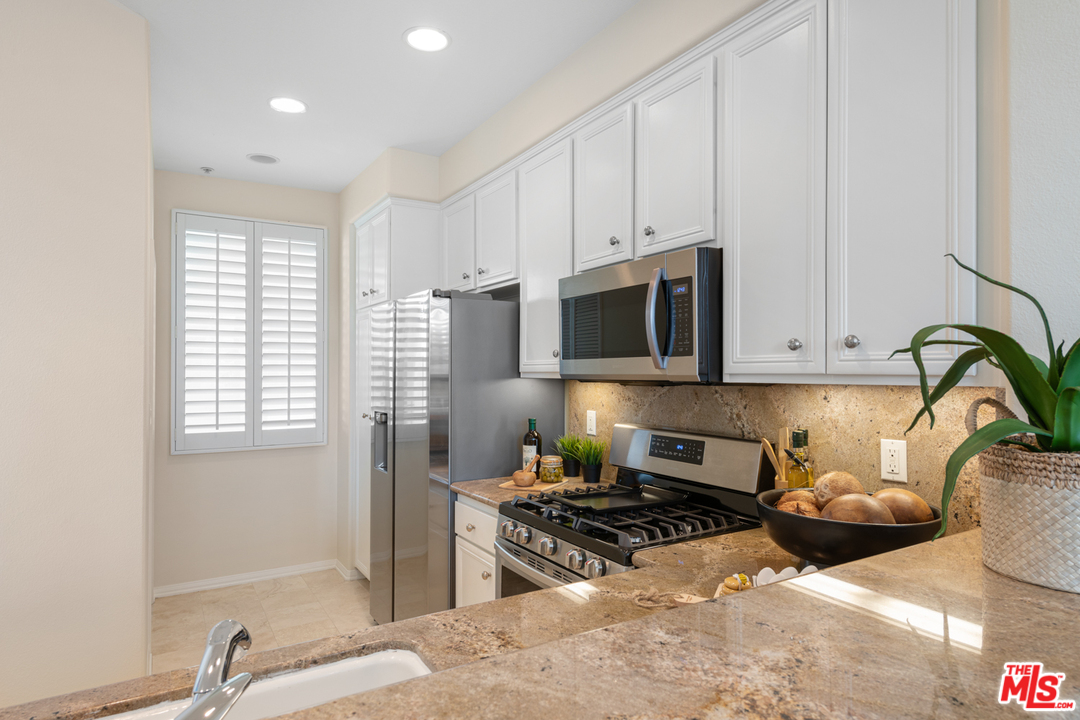 12963 West Runway Road, Unit 405 Playa Vista, CA 90094 - Photo 6 of 29