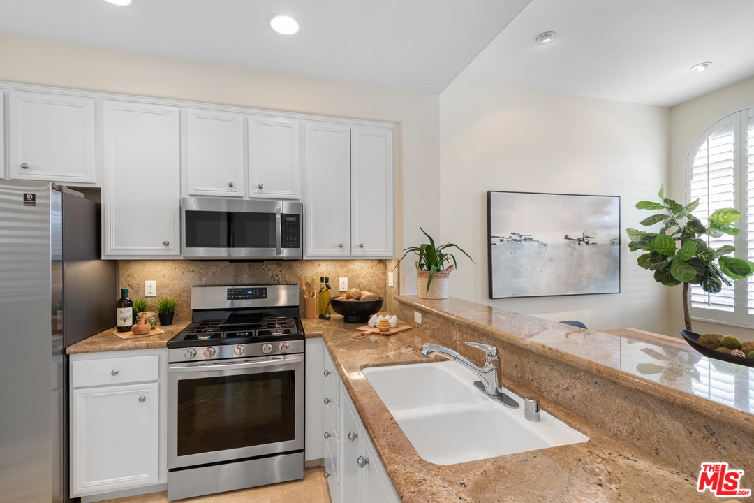 12963 West Runway Road, Unit 405 Playa Vista, CA 90094 - Photo 7 of 29