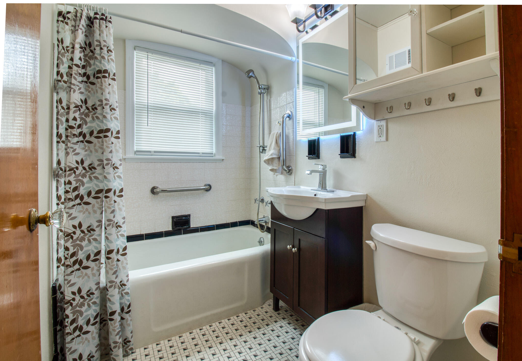 2924 South 46th Street Milwaukee, WI 53219 - Photo 12 of 22 IMG_2328