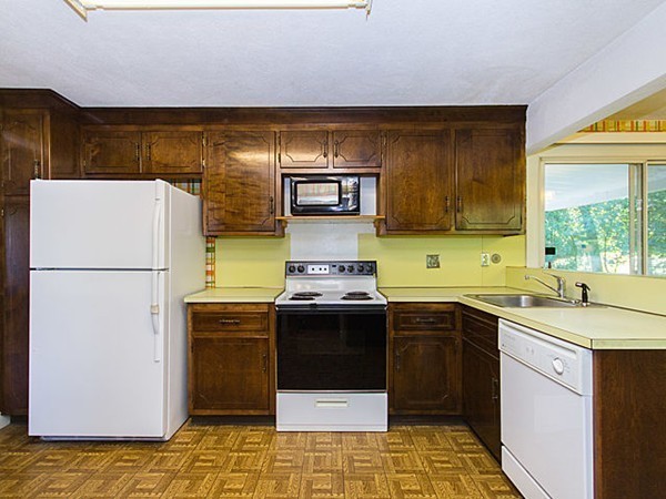 2 Cliff Road Waltham, MA 02452 - Photo 6 of 29 Gallery Image 6