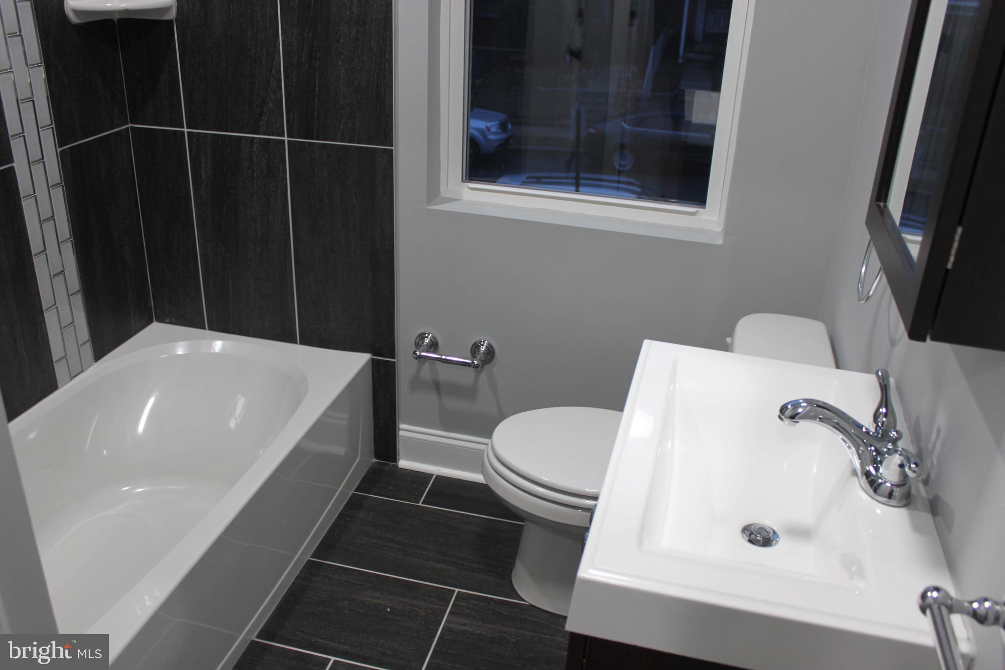 915 Kevin Road Baltimore, MD 21229 - Photo 12 of 26 Bathroom