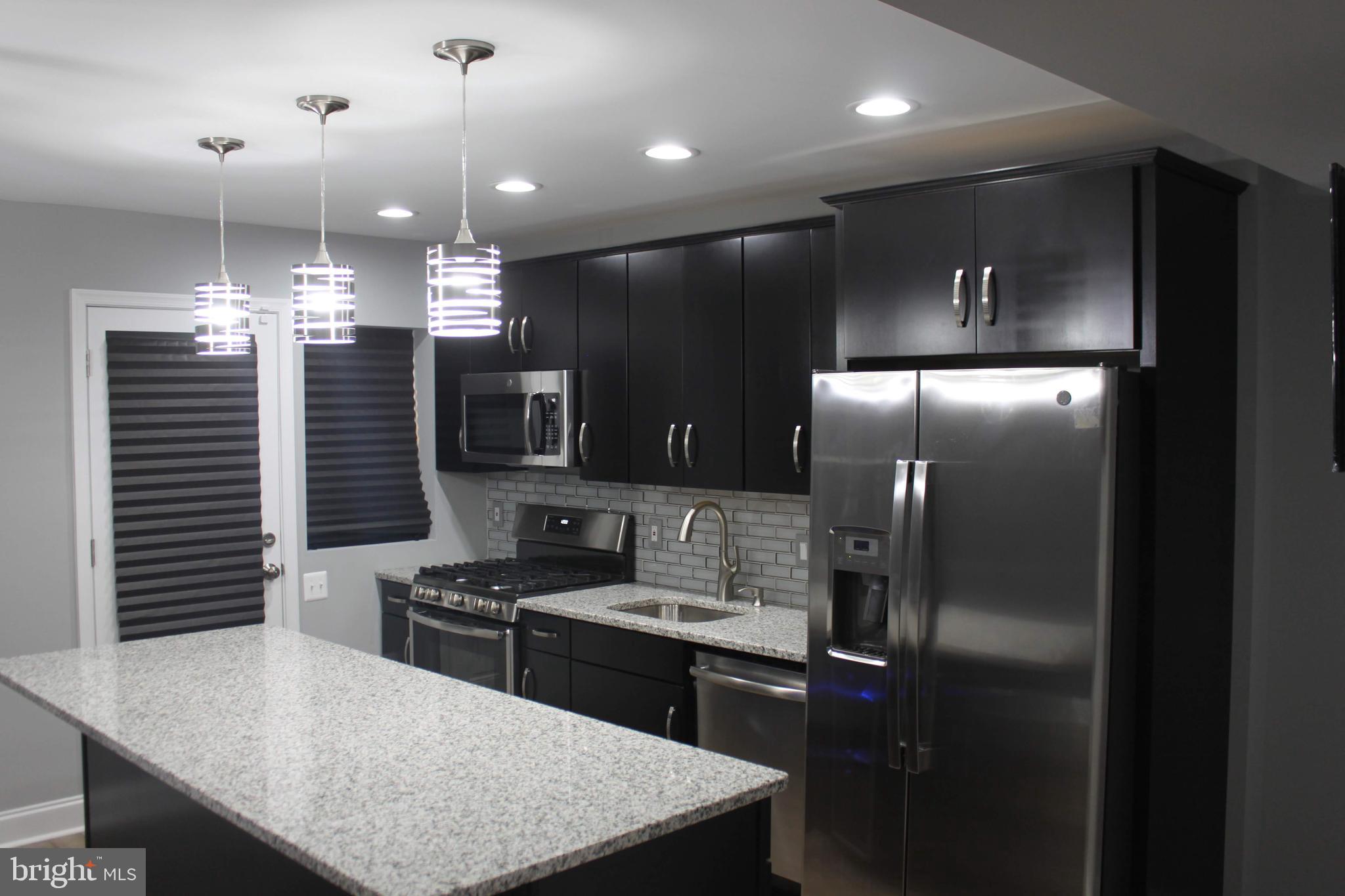 915 Kevin Road Baltimore, MD 21229 - Photo 3 of 26 Kitchen