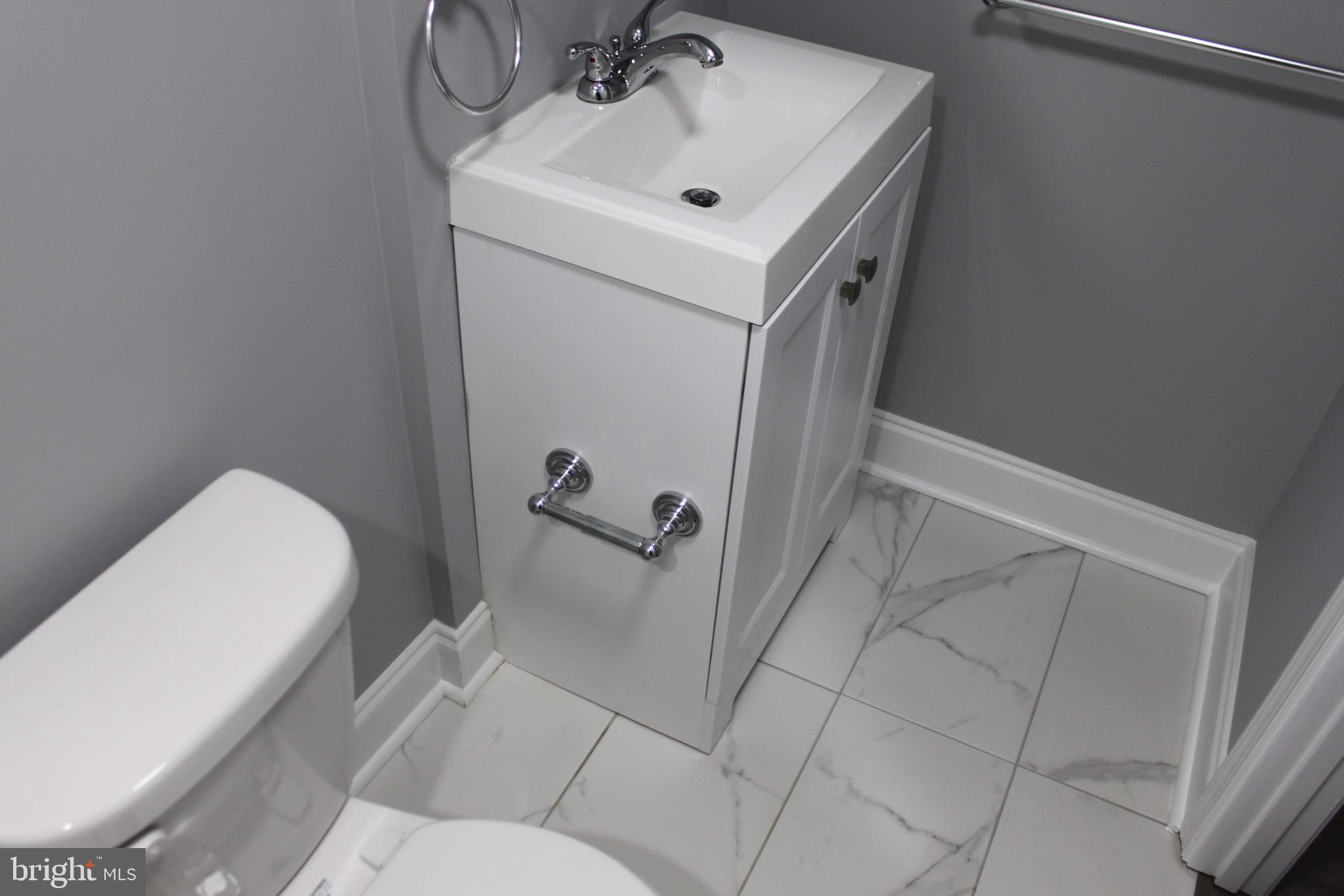 915 Kevin Road Baltimore, MD 21229 - Photo 21 of 26 Bathroom