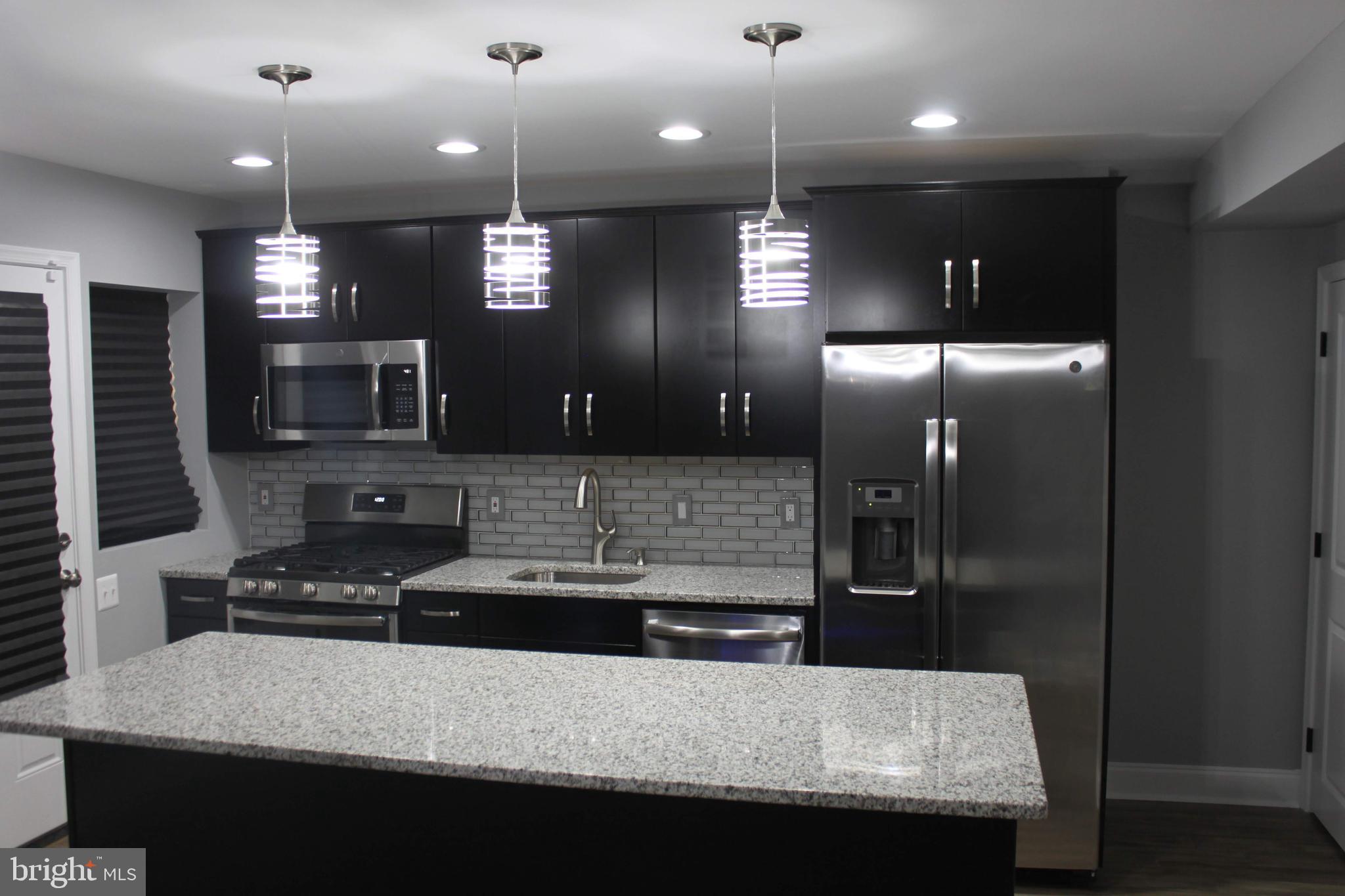 915 Kevin Road Baltimore, MD 21229 - Photo 4 of 26 Kitchen