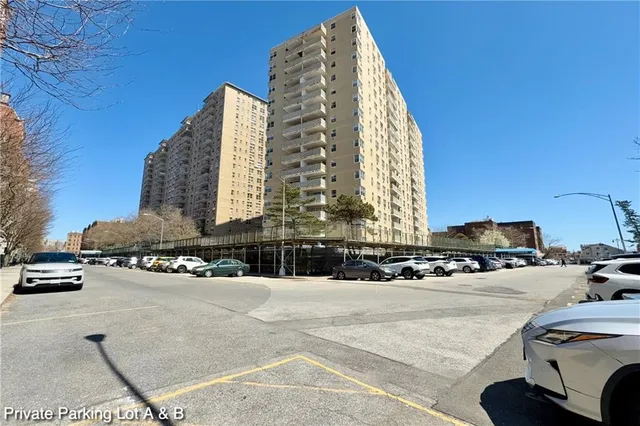 $559,999 | 35 Seacoast Terrace, Unit 16D | Brighton Beach