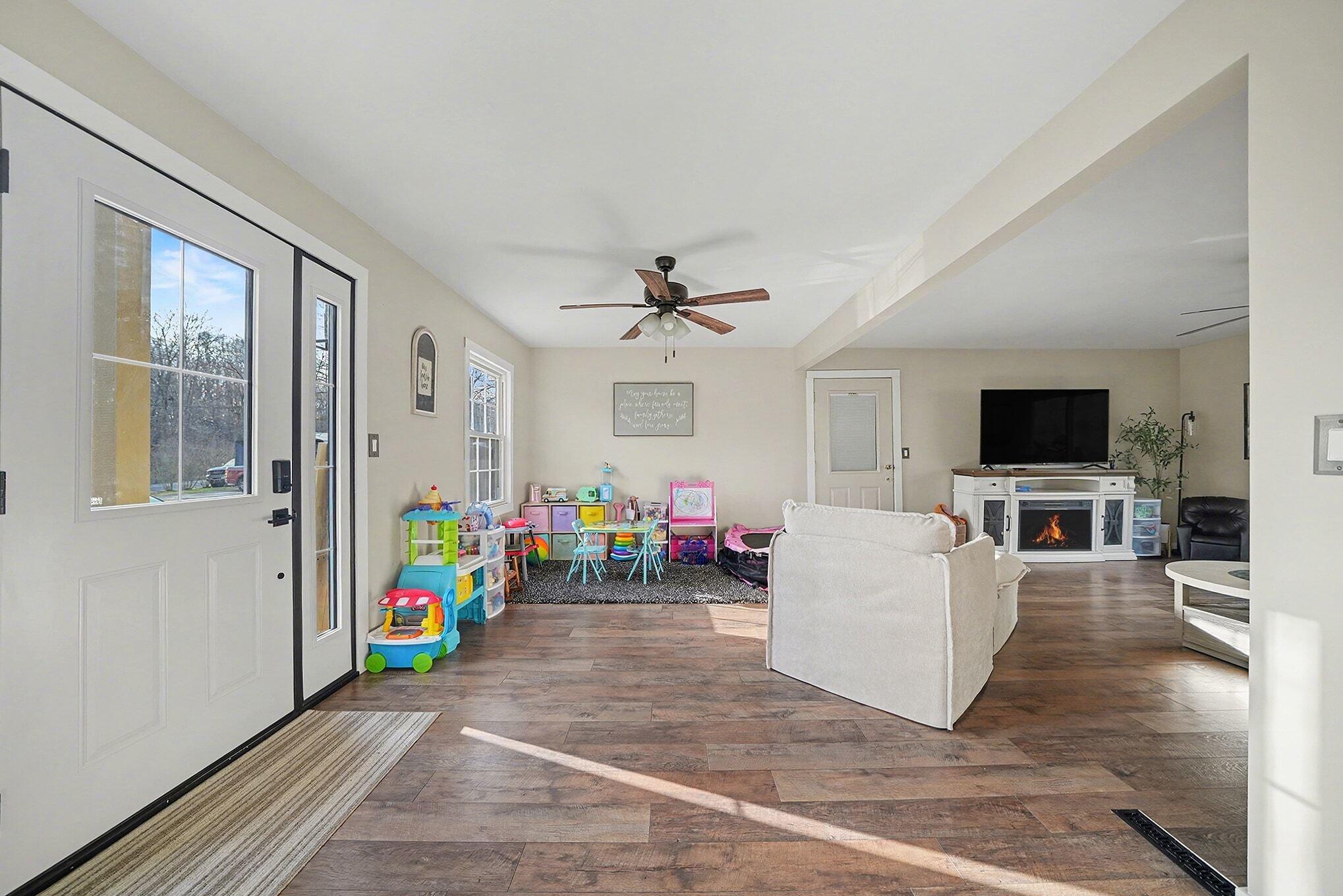 14534 Main Street Buchanan, MI 49107 - Photo 8 of 32 008_file_6896