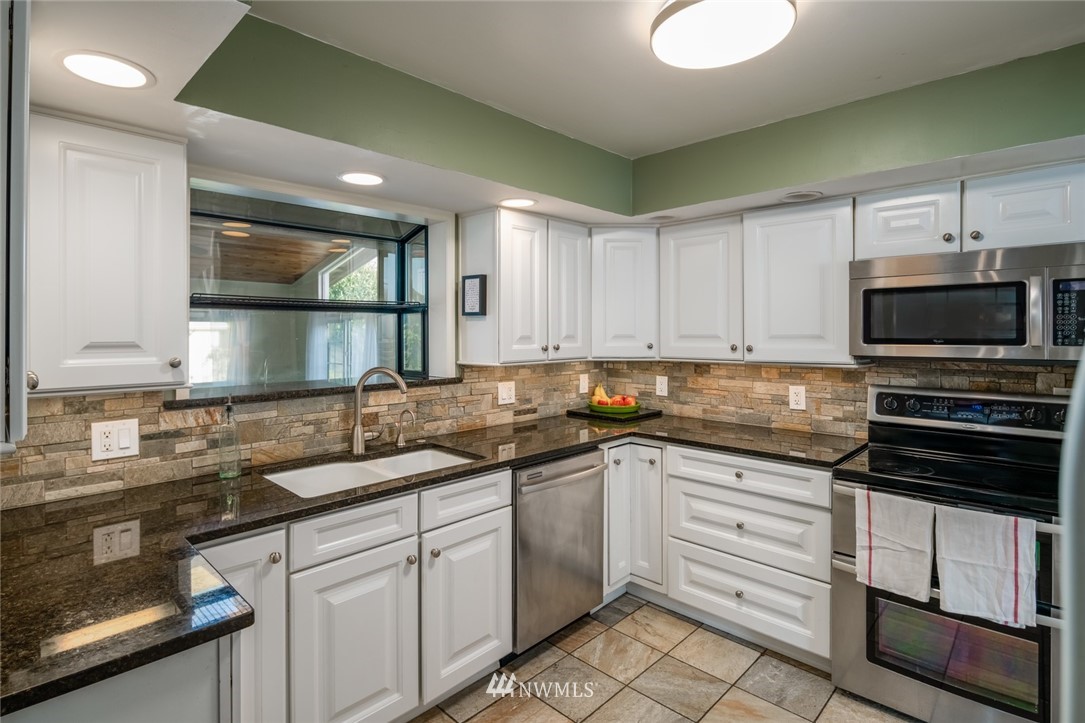 10920 Southeast 181st Street Renton, WA 98055 - Photo 4 of 15 Gallery Image 4