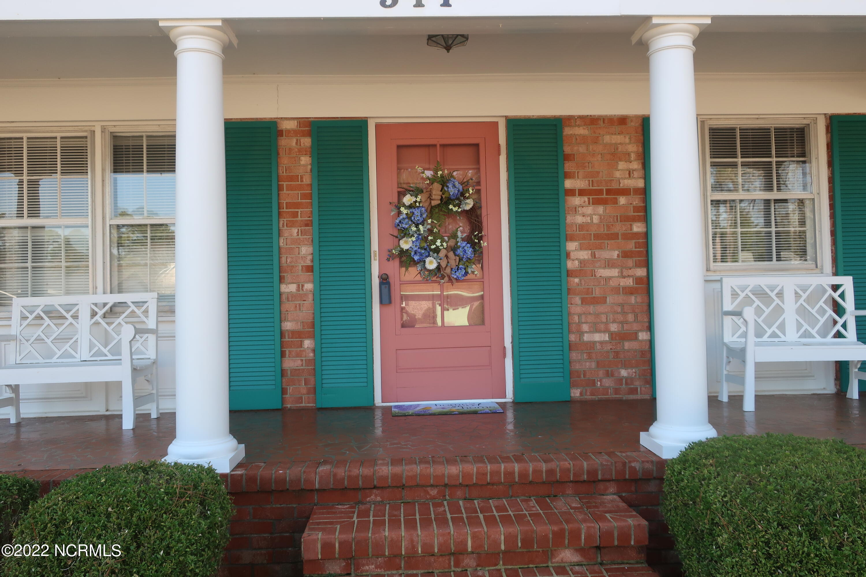 311 Lawson Road Washington, NC 27889 - Photo 3 of 20 003 front entry