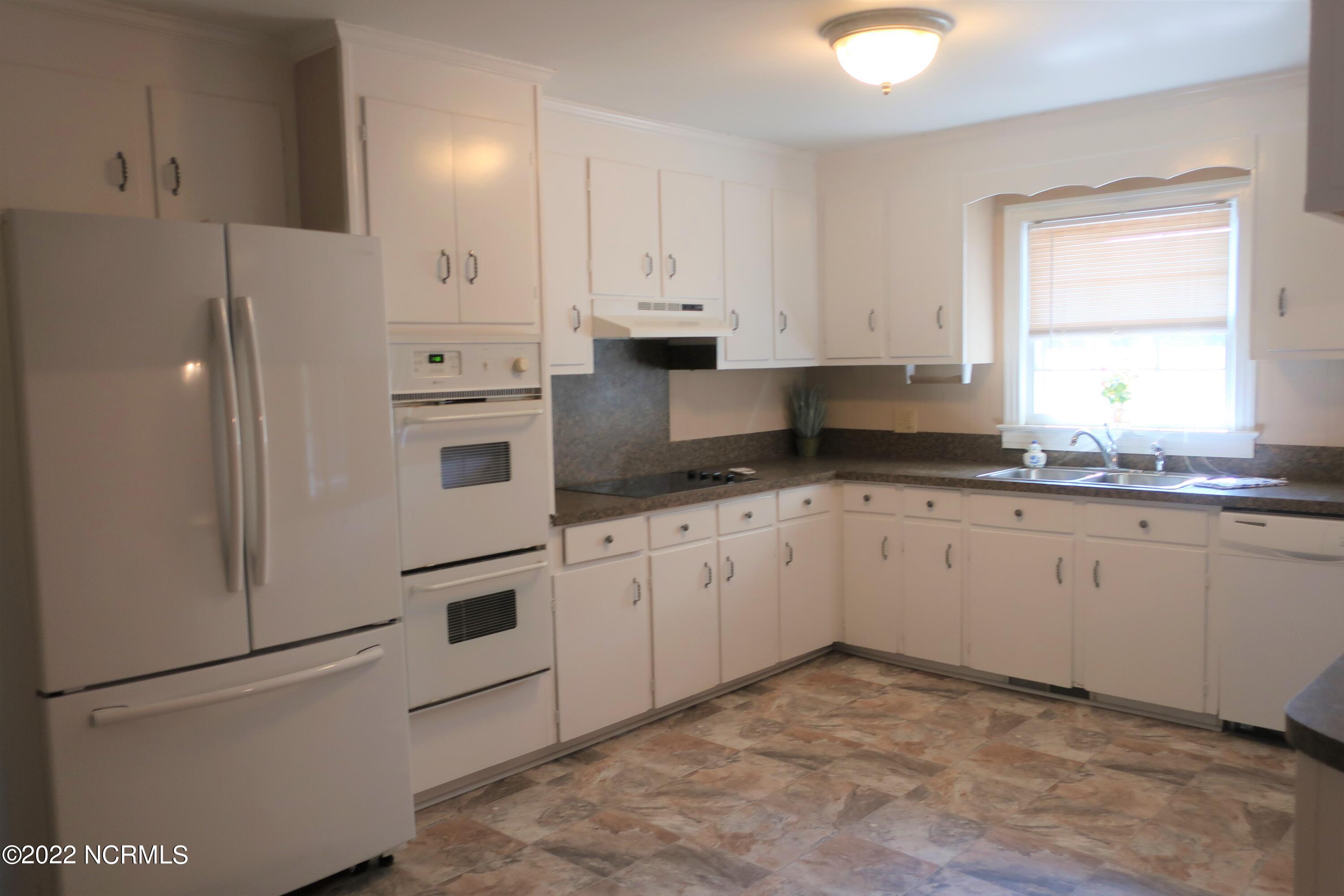 311 Lawson Road Washington, NC 27889 - Photo 8 of 20 008 kitchen
